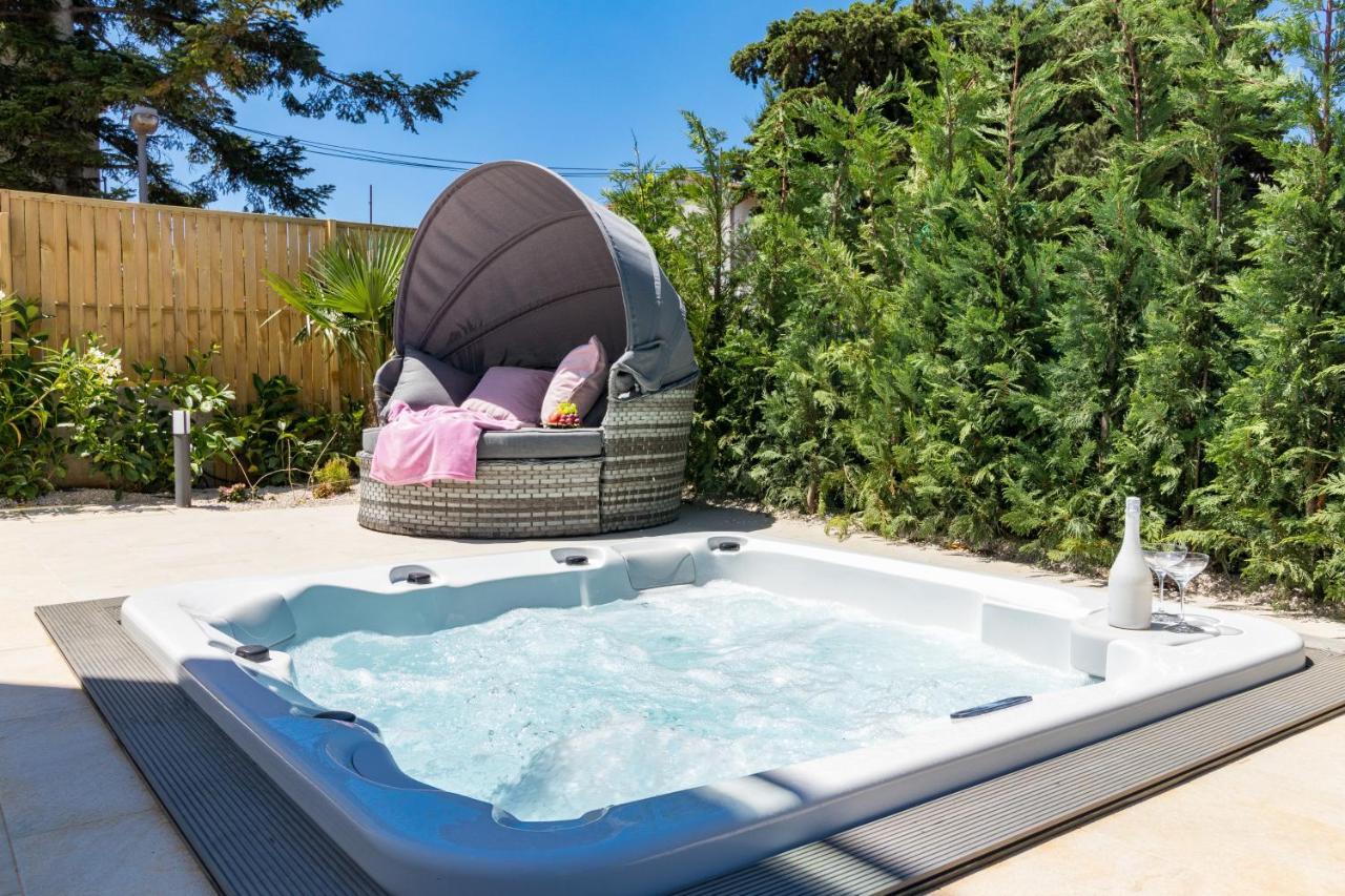 Villa Elena: Seaside Luxury with Whirlpool and Brijuni Islands View Fazana Exterior photo