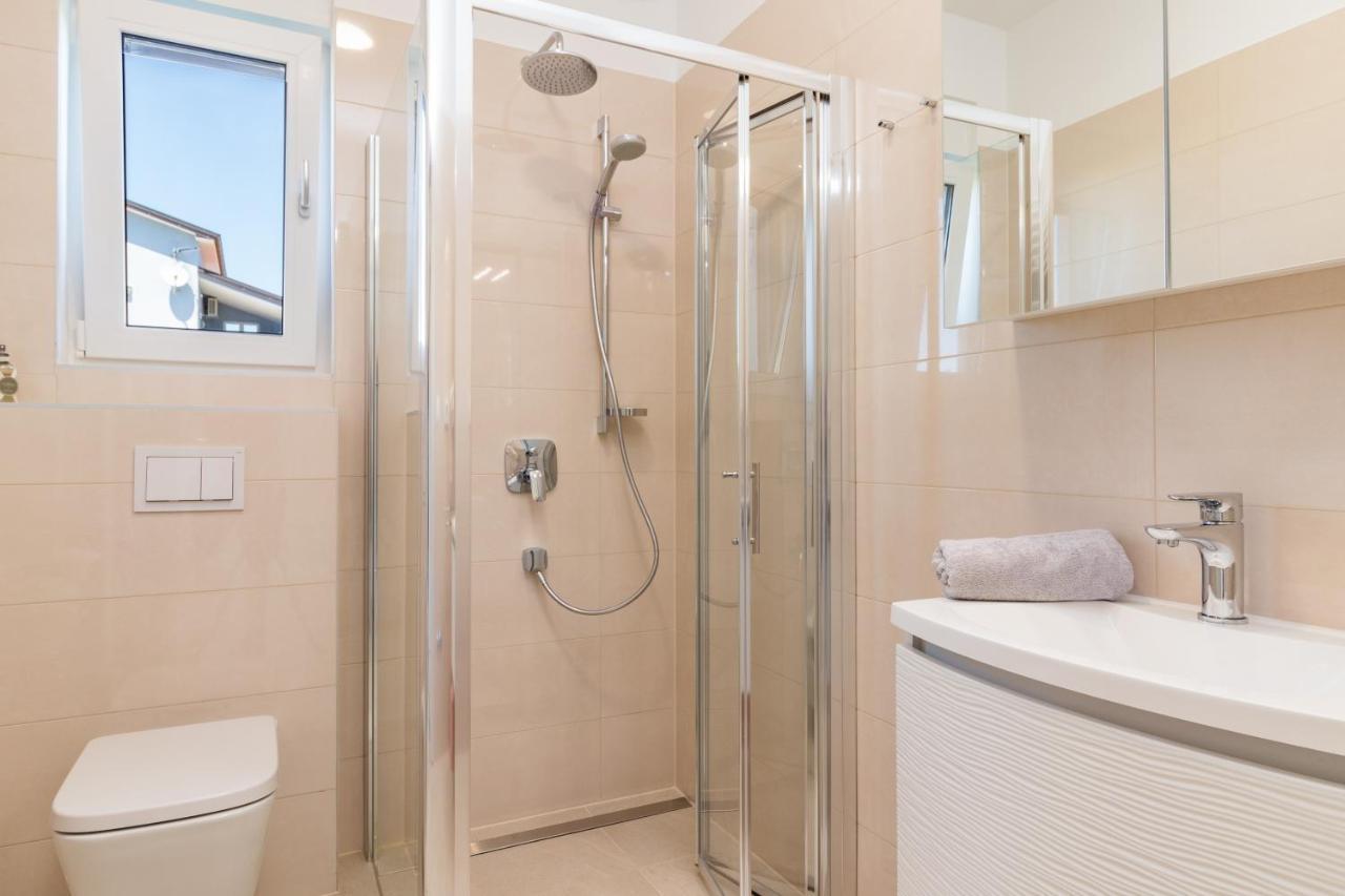 Villa Elena: Seaside Luxury with Whirlpool and Brijuni Islands View Fazana Exterior photo