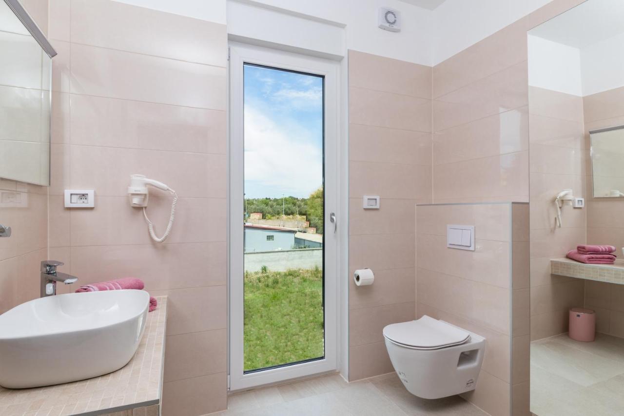 Villa Elena: Seaside Luxury with Whirlpool and Brijuni Islands View Fazana Exterior photo