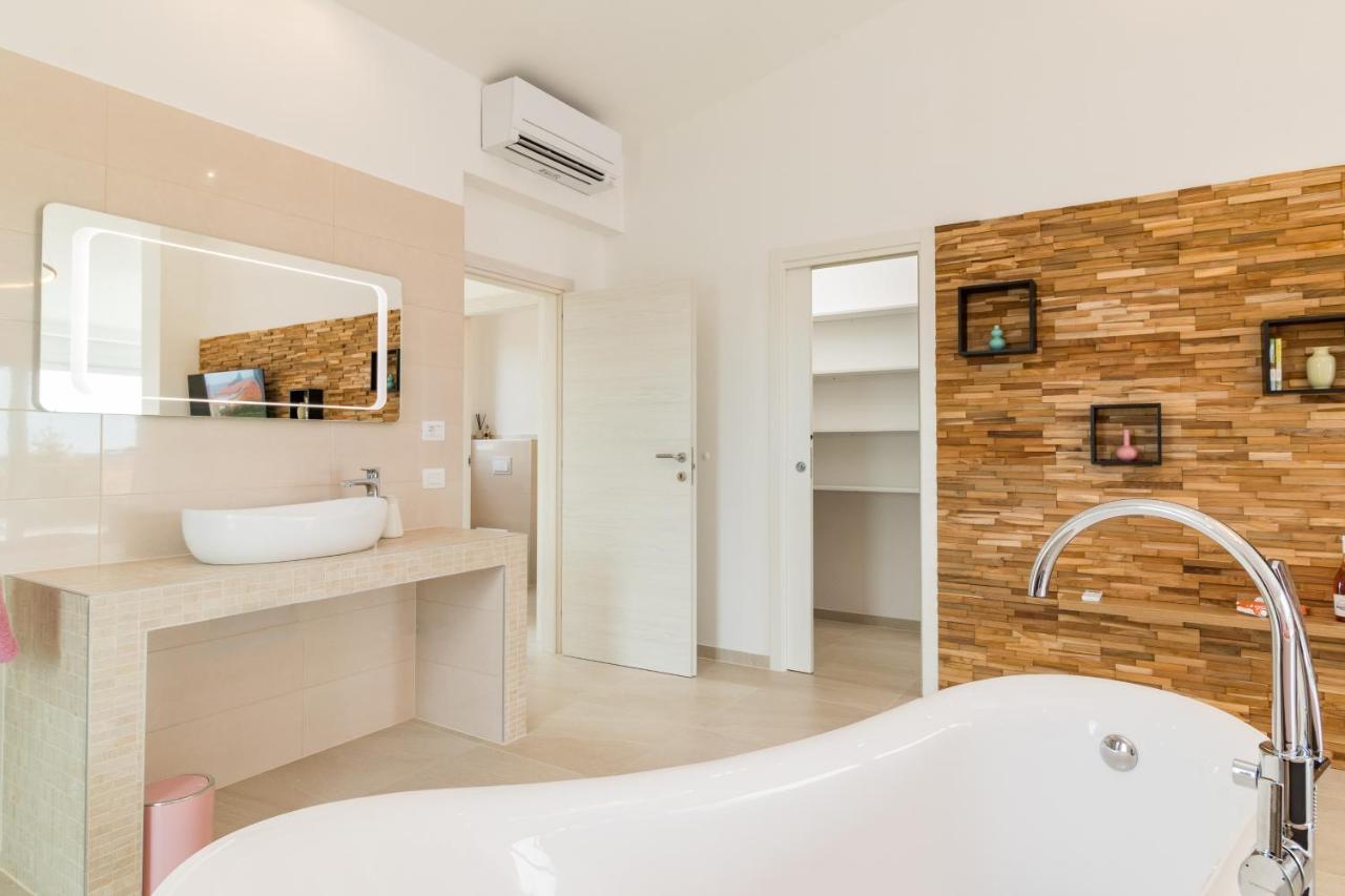 Villa Elena: Seaside Luxury with Whirlpool and Brijuni Islands View Fazana Exterior photo