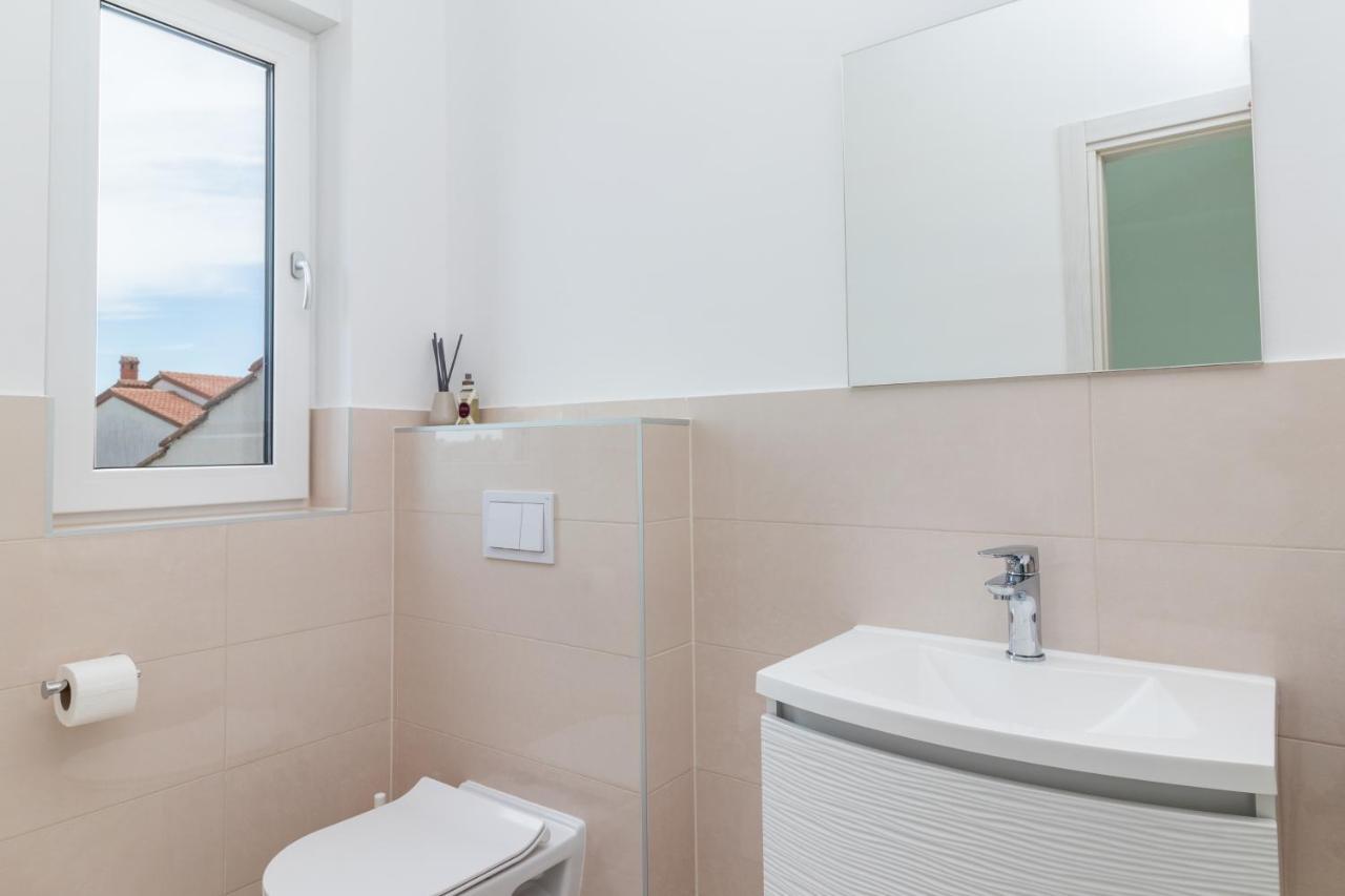 Villa Elena: Seaside Luxury with Whirlpool and Brijuni Islands View Fazana Exterior photo
