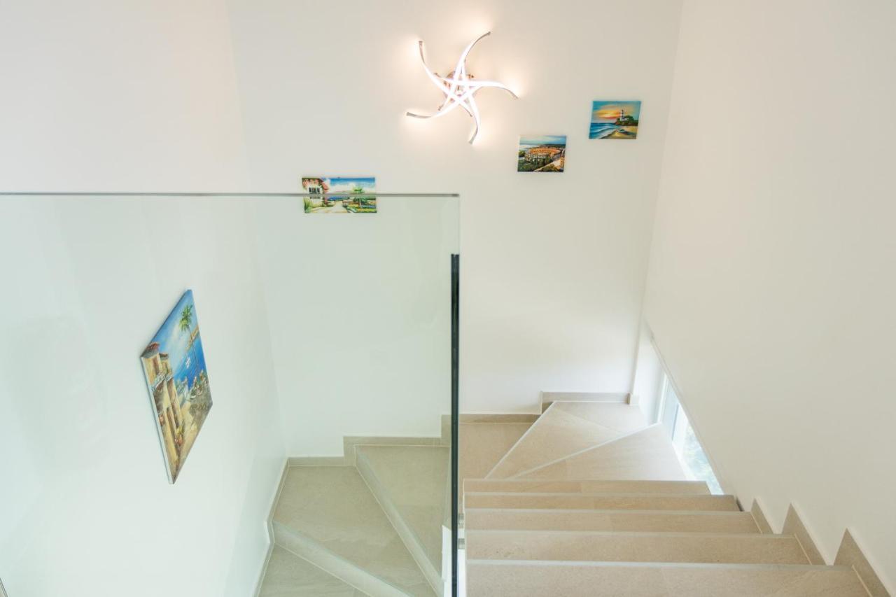 Villa Elena: Seaside Luxury with Whirlpool and Brijuni Islands View Fazana Exterior photo