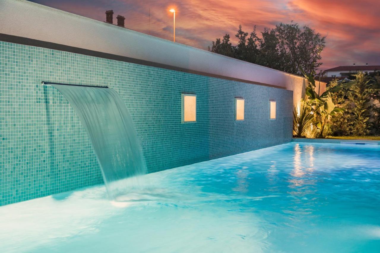 Villa Elena: Seaside Luxury with Whirlpool and Brijuni Islands View Fazana Exterior photo
