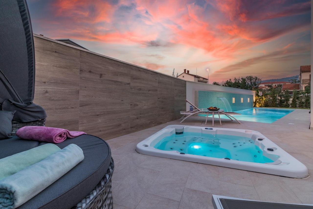 Villa Elena: Seaside Luxury with Whirlpool and Brijuni Islands View Fazana Exterior photo