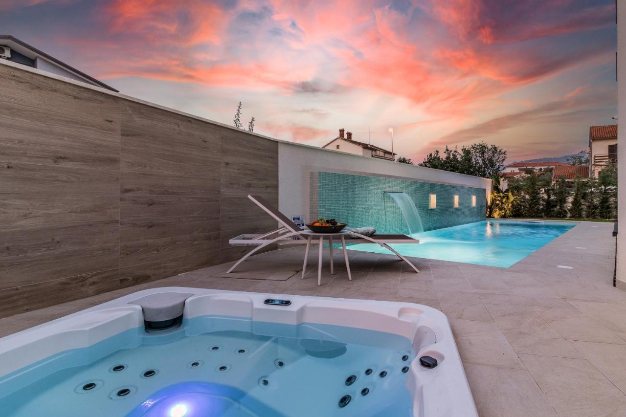 Villa Elena: Seaside Luxury with Whirlpool and Brijuni Islands View Fazana Exterior photo