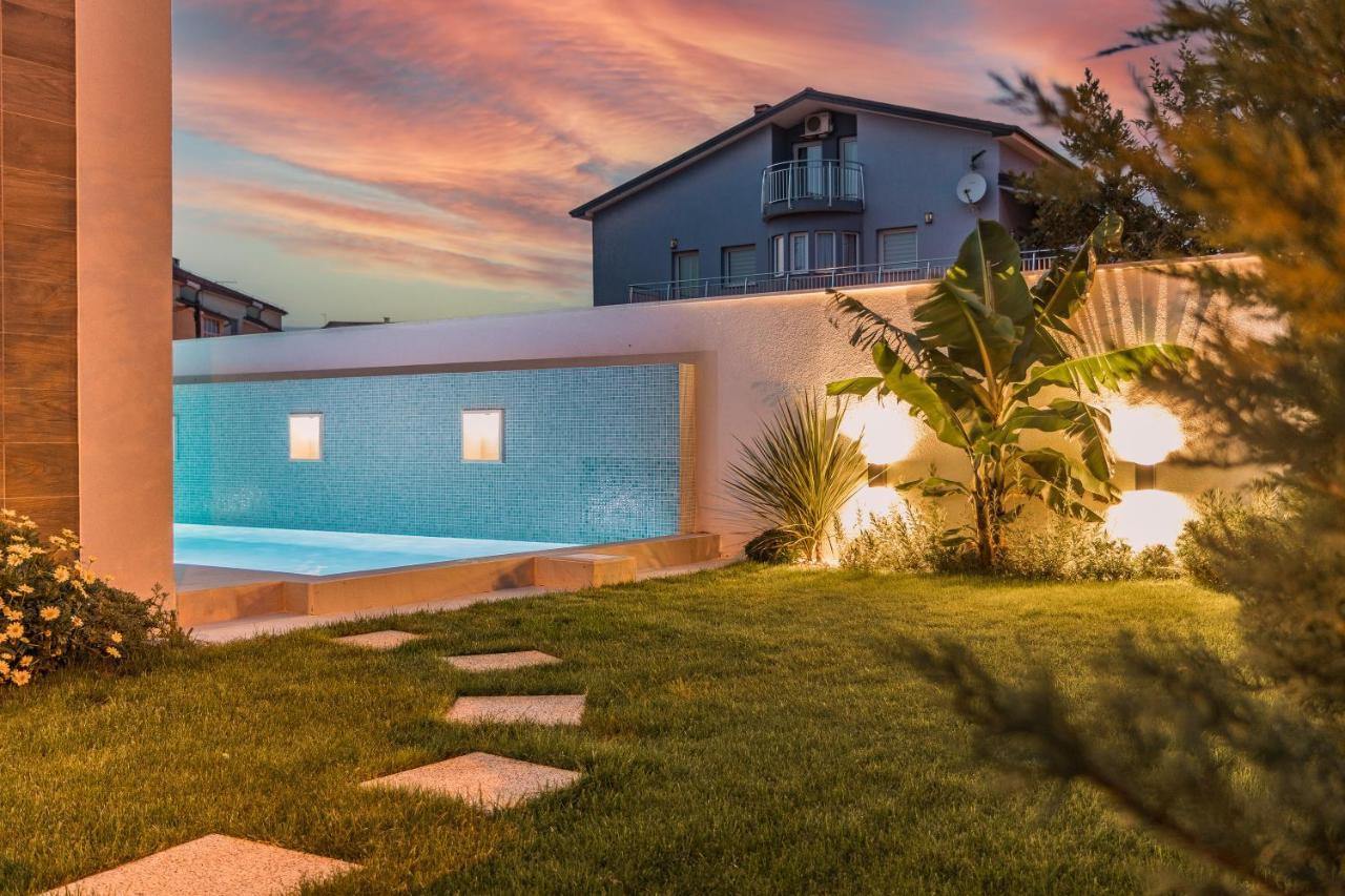 Villa Elena: Seaside Luxury with Whirlpool and Brijuni Islands View Fazana Exterior photo