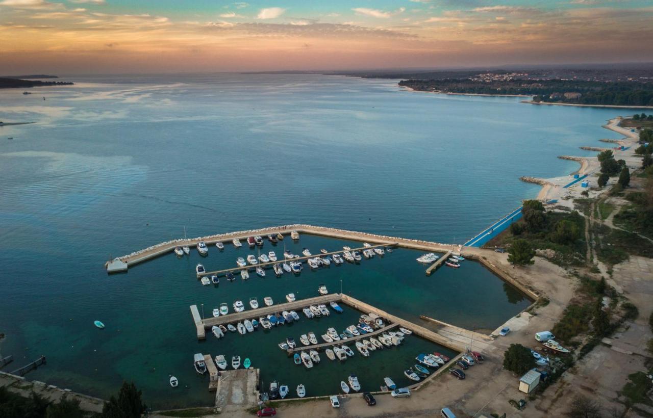 Villa Elena: Seaside Luxury with Whirlpool and Brijuni Islands View Fazana Exterior photo