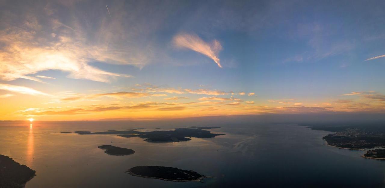 Villa Elena: Seaside Luxury with Whirlpool and Brijuni Islands View Fazana Exterior photo